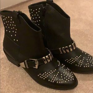 Women ankles boots